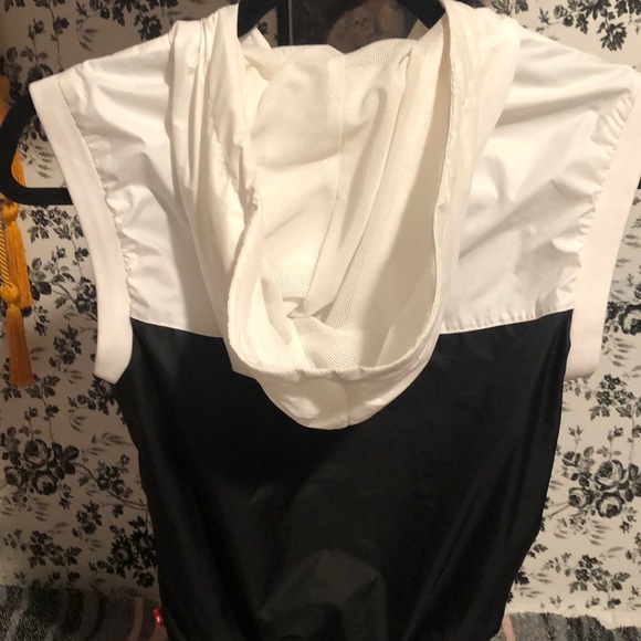 *SOLD ON MERCARI* Nike windbreaker vest - Picture 4 of 6